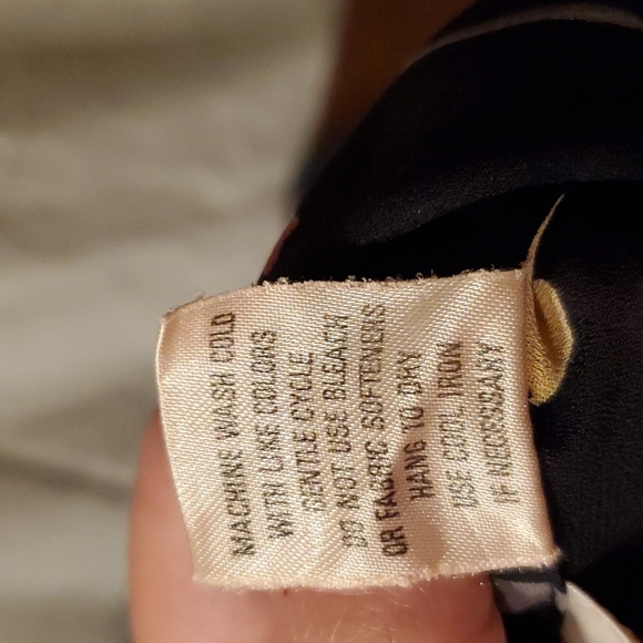 Chaus sz 14 black w/ flowers thin button down top - Picture 10 of 10